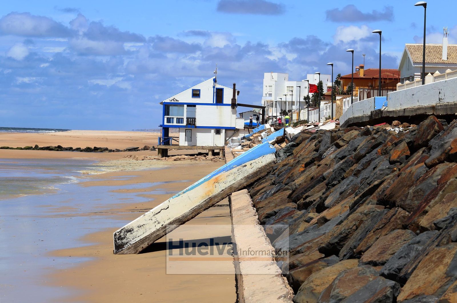 Imágenes de la zona de la playa de Matalascañas más afectada por el temporal