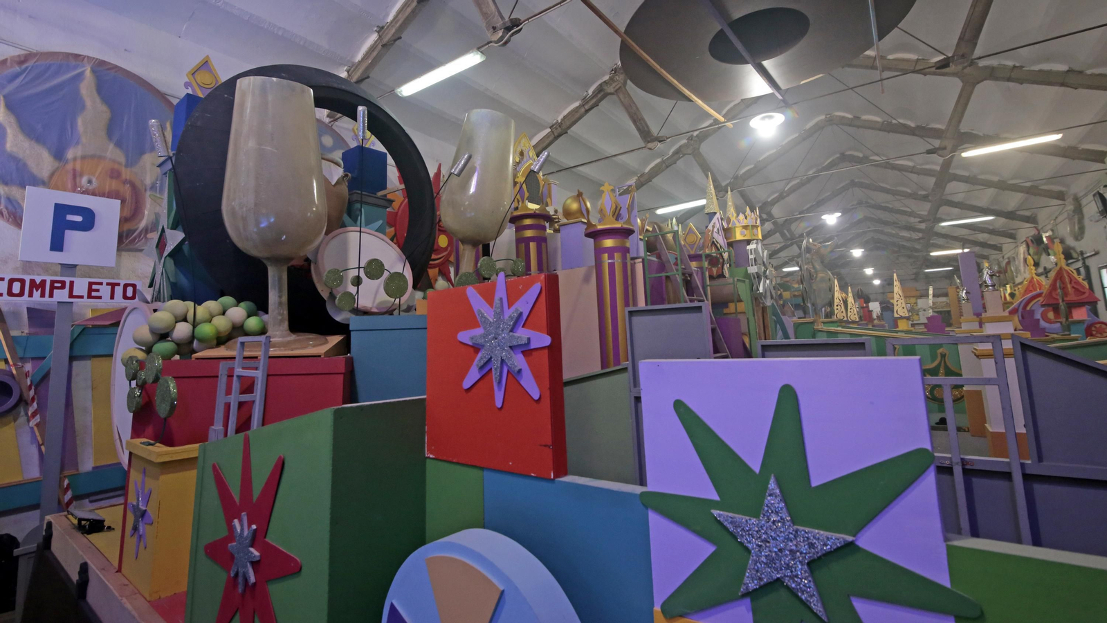 Visita de sus Majestades al taller de fiestas del ayuntamiento de Jerez