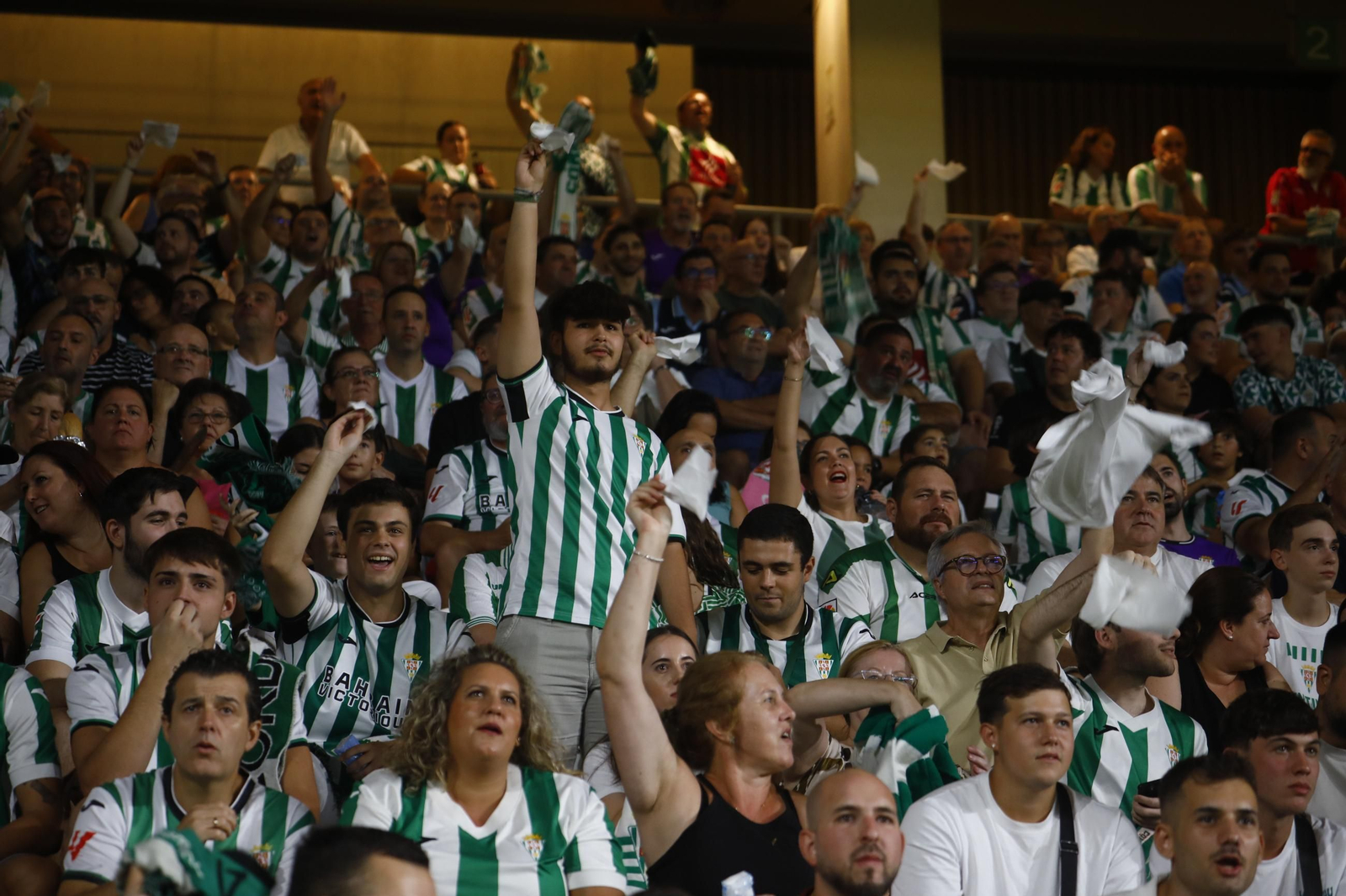 Las mejores fotos del ambiente en El Arcángel para el Córdoba CF - Castellón