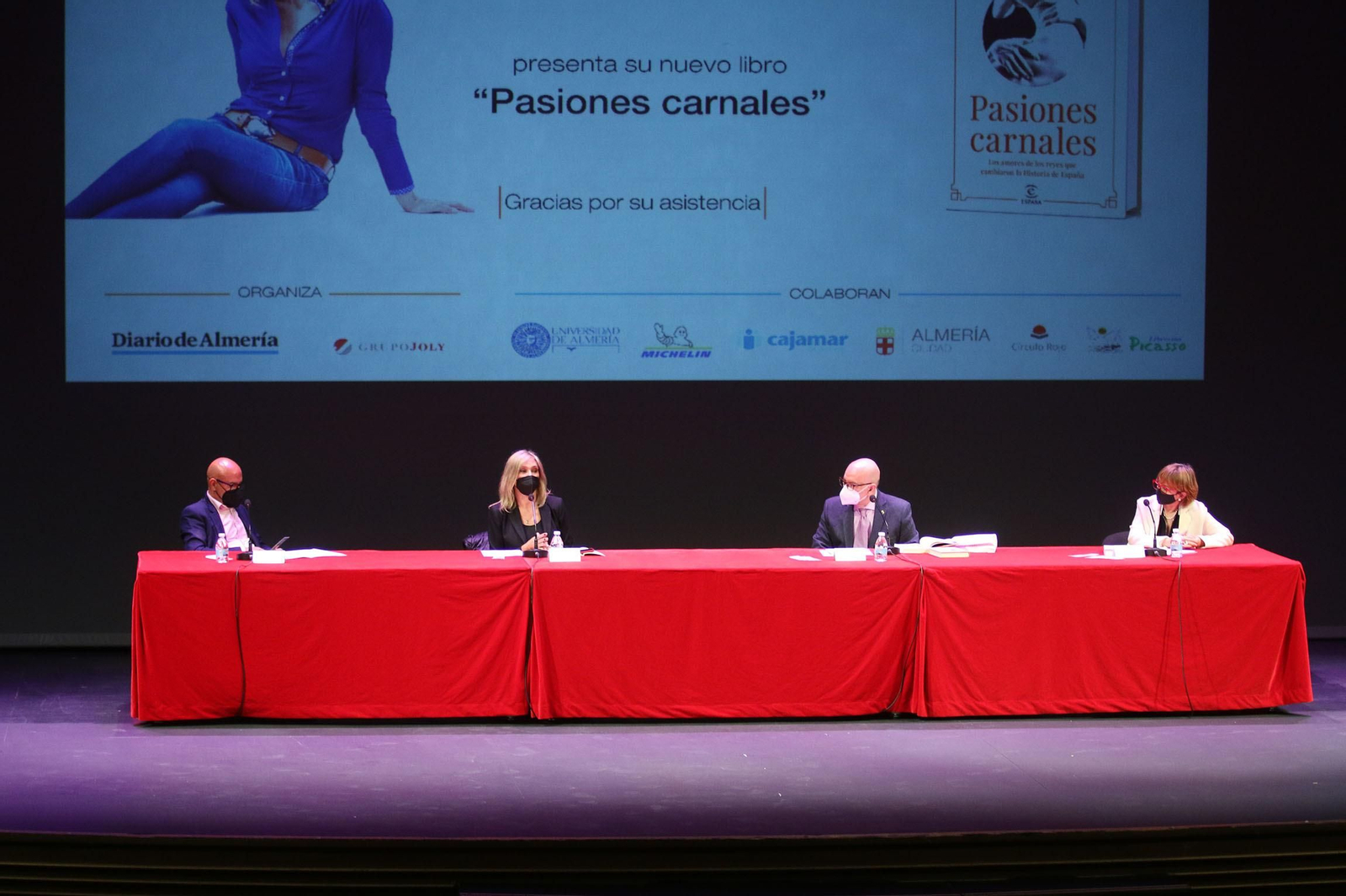 Fotogalería Diario de los Libros, con Marta Robles y su obra 'Pasiones carnales'
