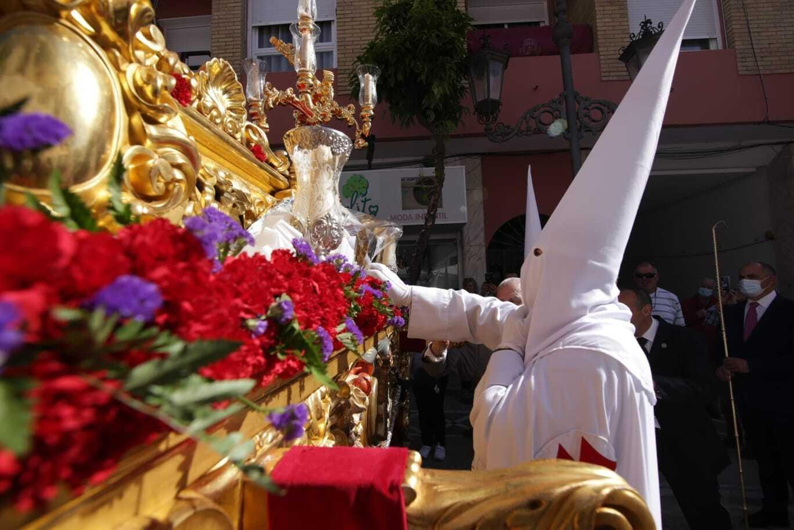 Domingo de Pascua en San Fernando, las imágenes de la hermandad de la Resurrección