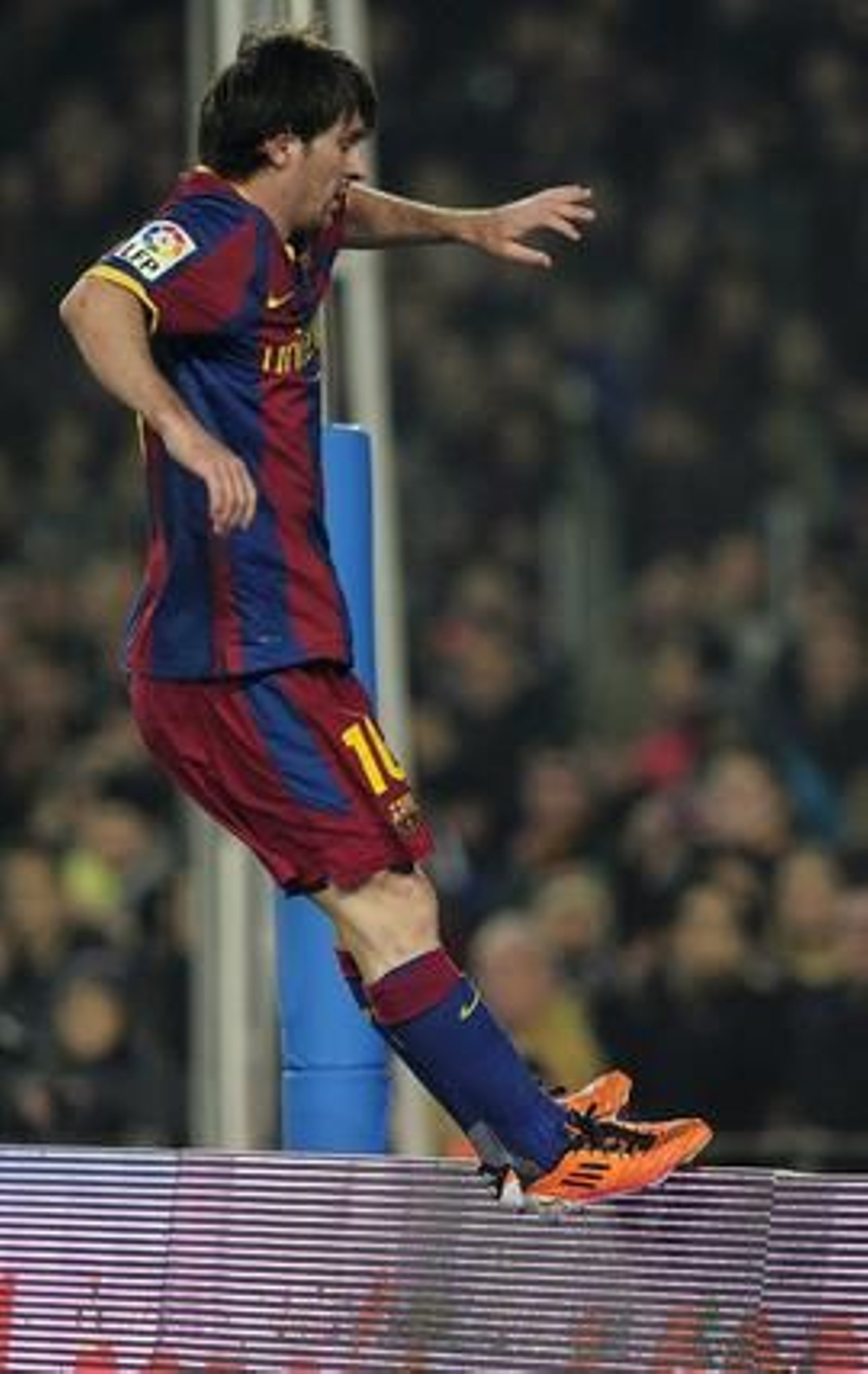 El Málaga se va goleado del Camp Nou ante una nueva exhibición del Barça (4-1). / AFP