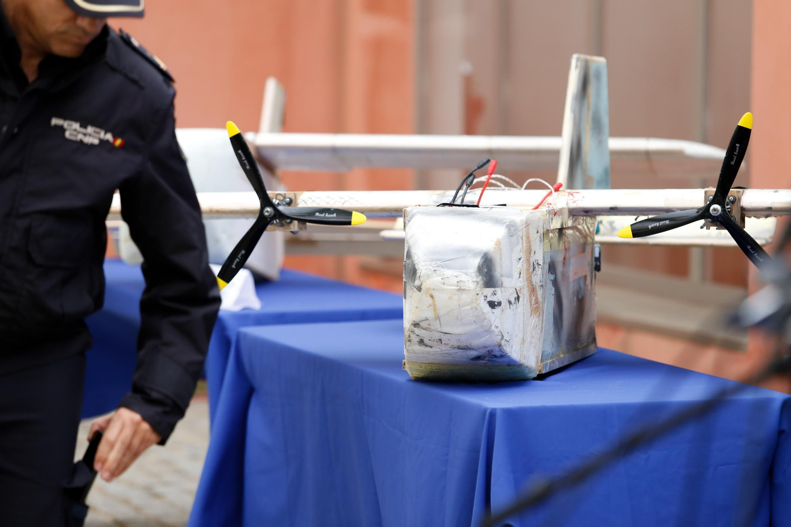 Fotos de los narcodrones que transportaban hachís desde Marruecos intervenidos por la Policia Nacional