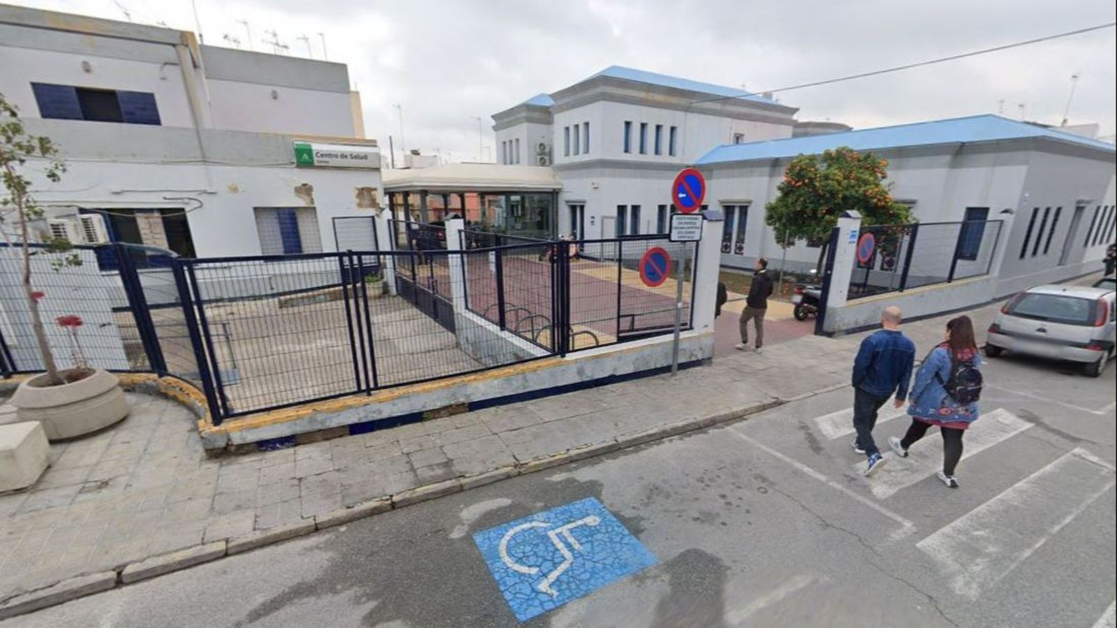 El hermano agresor está siguiendo un tratamiento contra su enfermedad mental en el centro de salud de Camas.