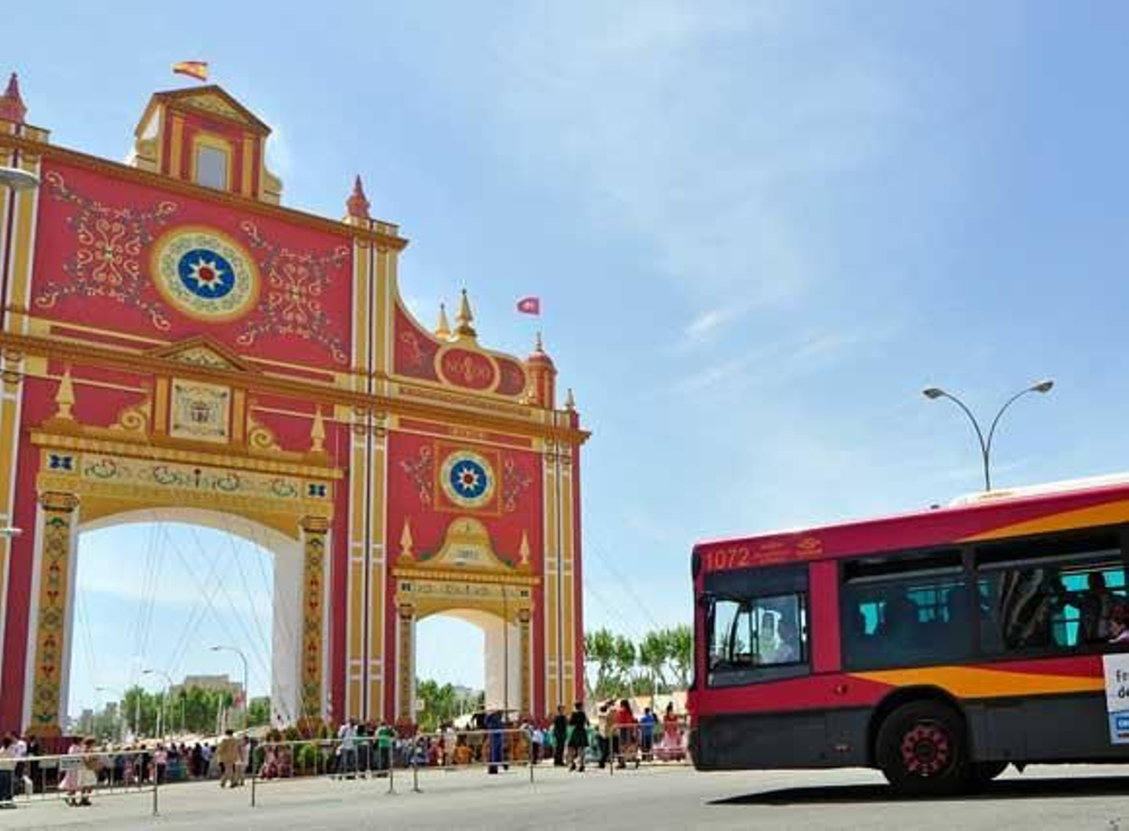 Tussam transporta a casi 950.000 viajeros durante la Feria