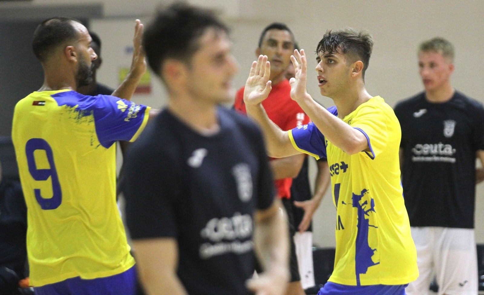 Celebración de los 'panaderos' tras anotar uno de los goles.