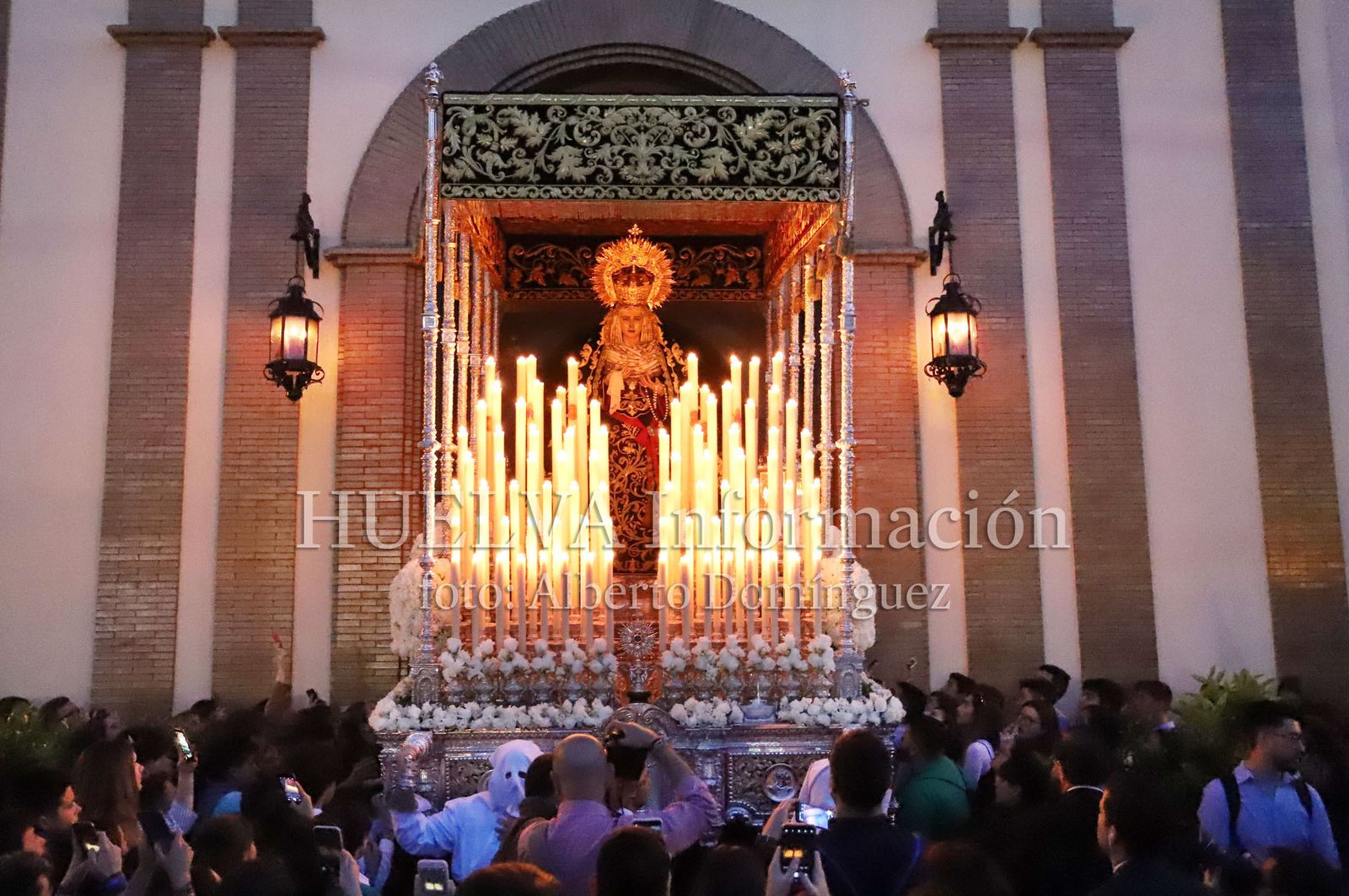 Imágenes de la procesión del Calvario de Huelva