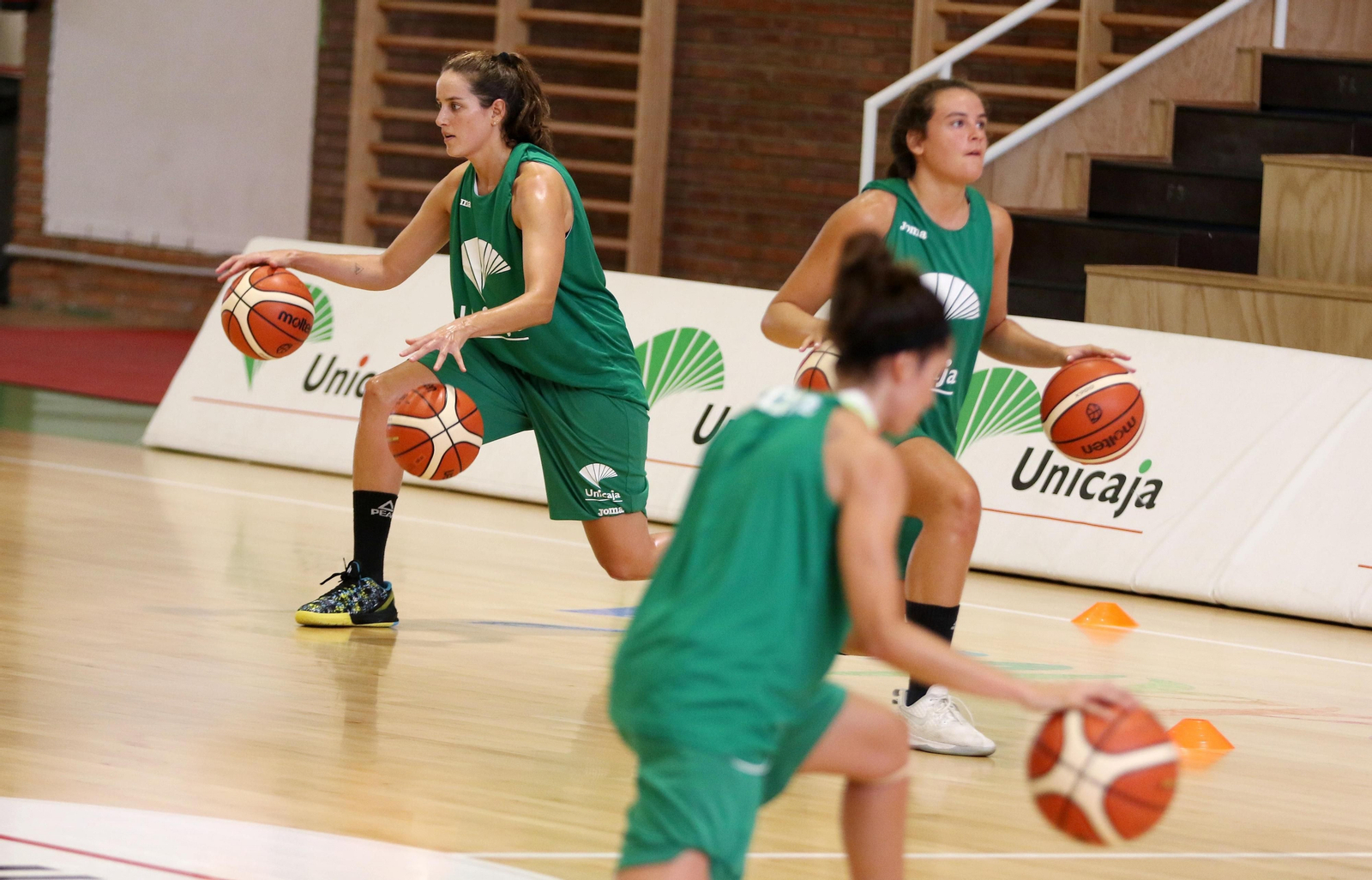 Las fotos del primer entrenamiento del Unicaja Femenino con balón