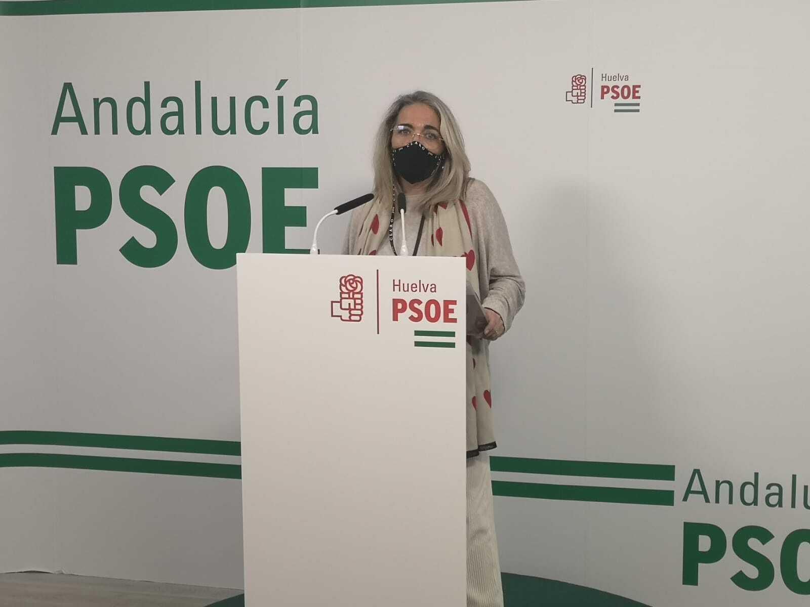 La senadora del PSOE por Huelva Pepa González Bayo, en rueda de prensa.