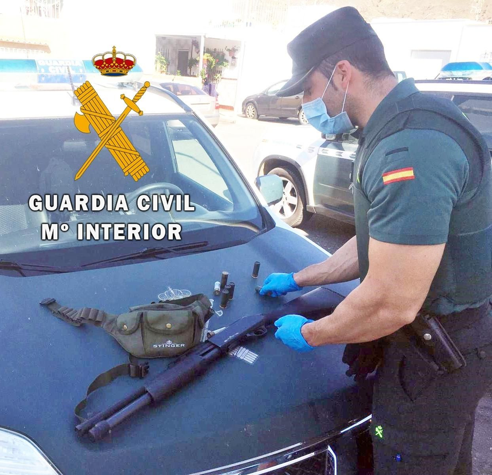 Discute con un cliente por el precio de unas sandías y lo encañona con una escopeta