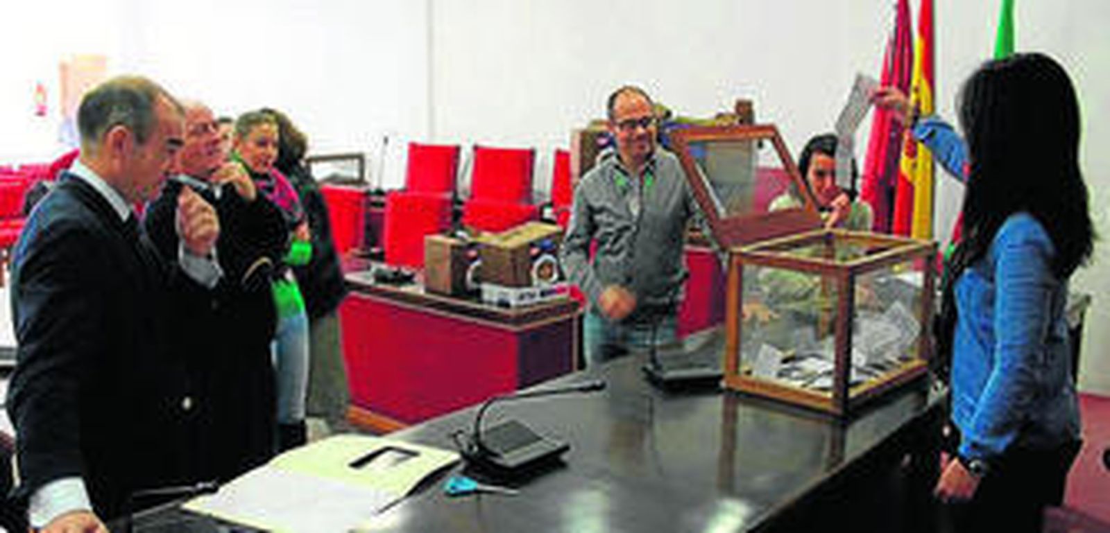 El notario Rafael Cantos Molina falló ayer los premios.