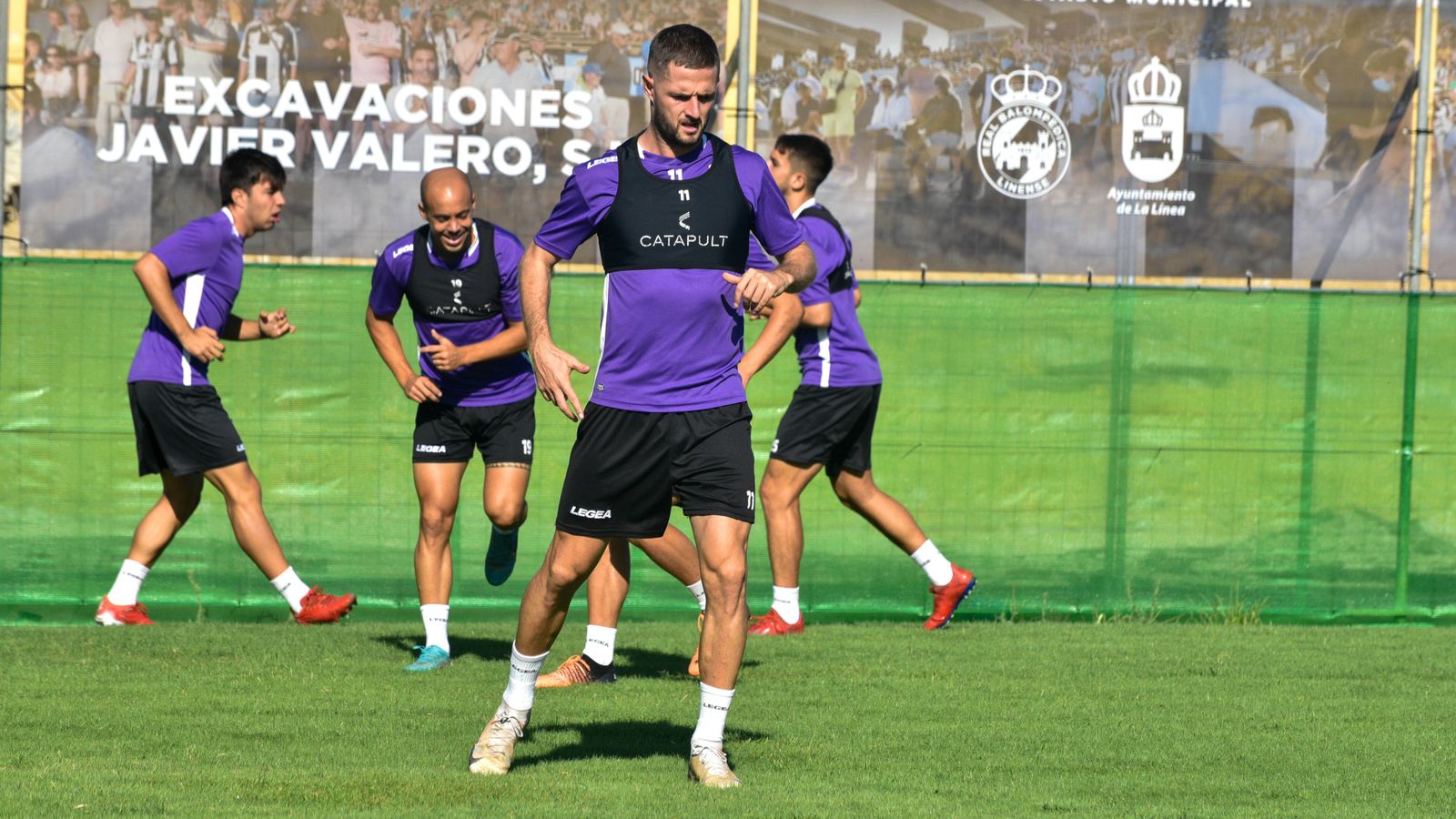 Entrenamiento de la Balona en el estadio Municipal de La Línea