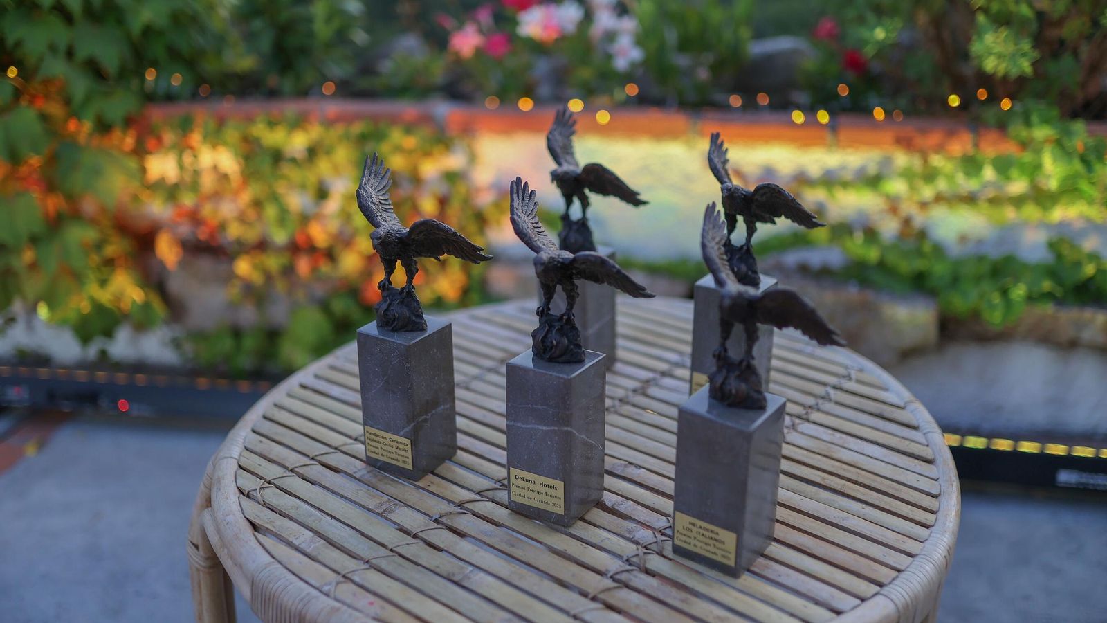 El remate escultórico del monumento al Duque de San Pedro de Galatino recibido por los premiados