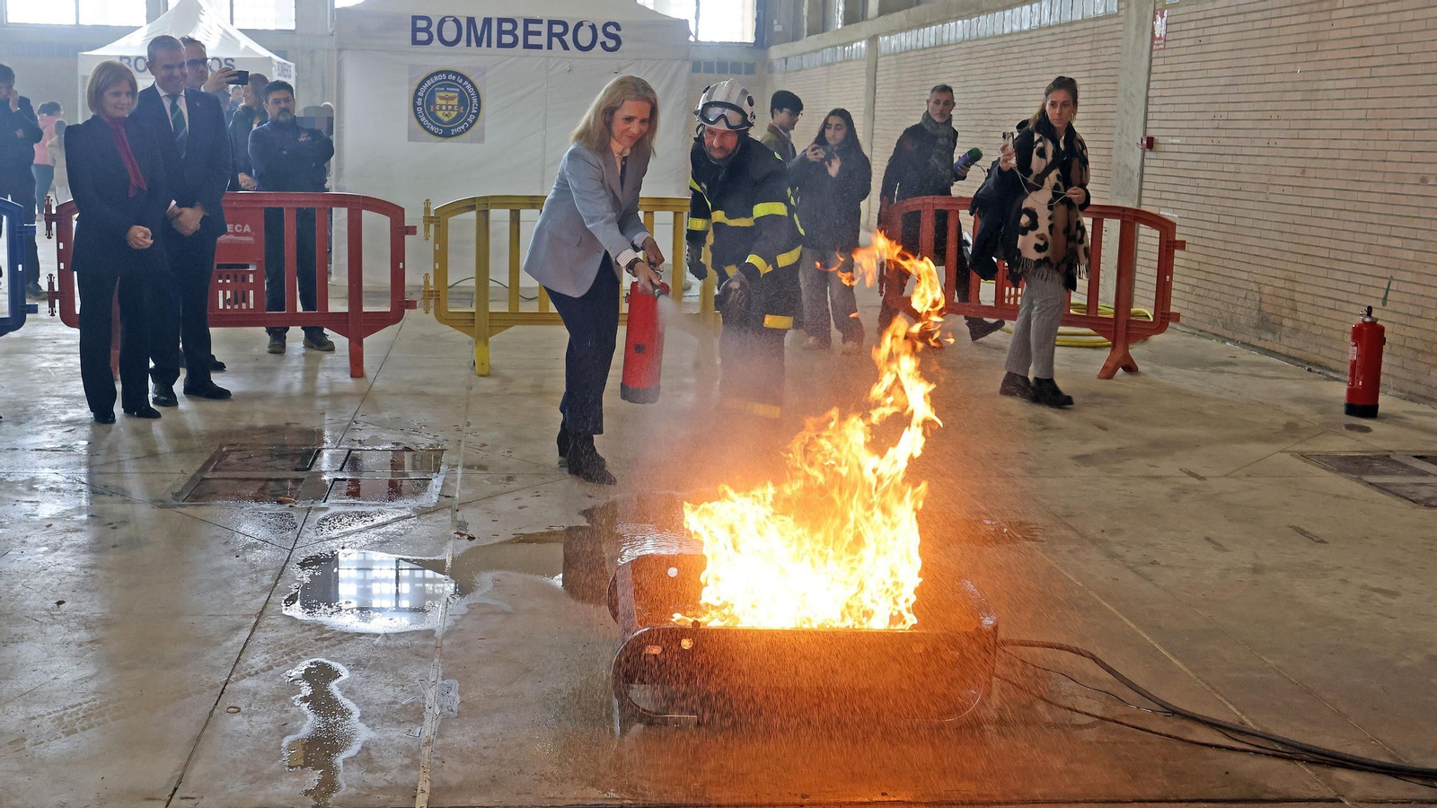 La Infanta Elena y la Alcaldesa de Jerez en la Inauguración de la XX Semana de la Prevención de Incendios Mapfre 2025 en Jerez