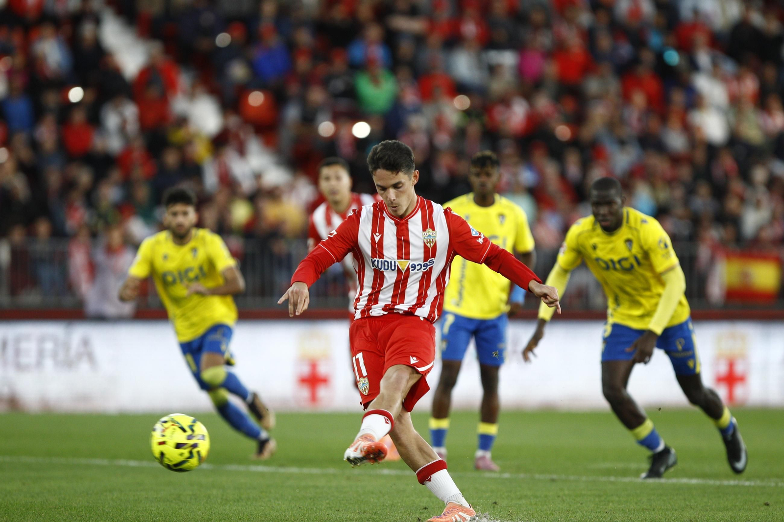 El partido U.D. Almería-Cádiz C.F. en imágenes