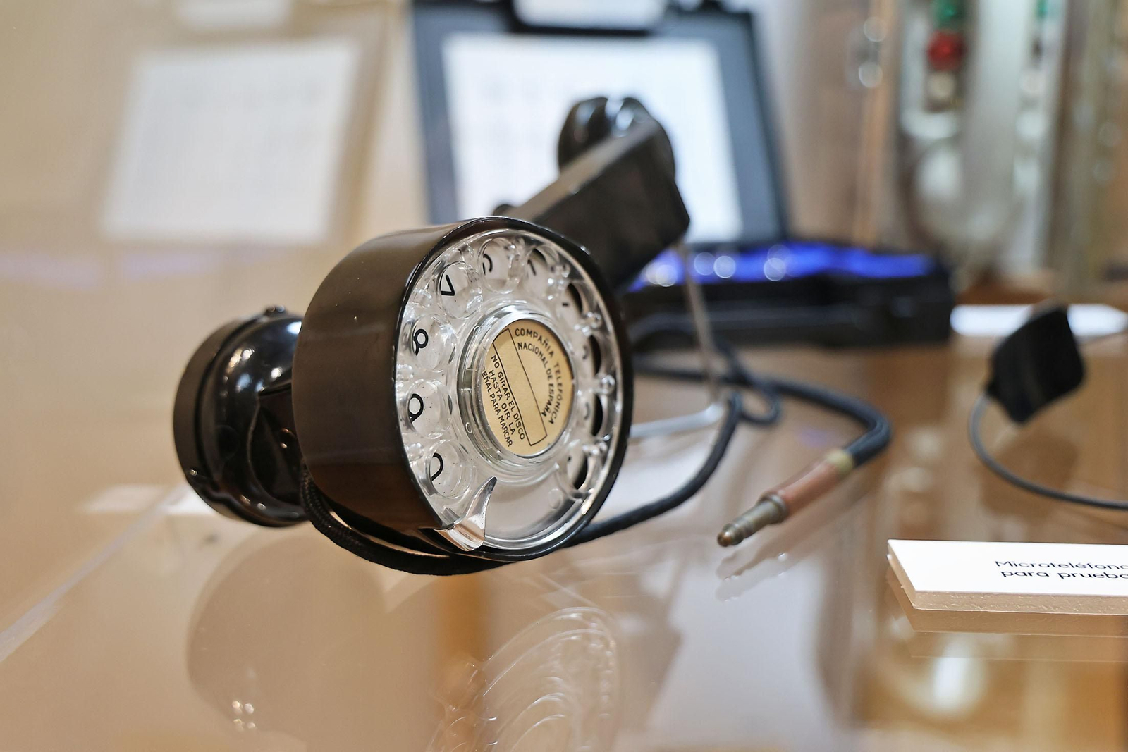 Imágenes de la inauguración de la exposición 'La Telefonía en Huelva'