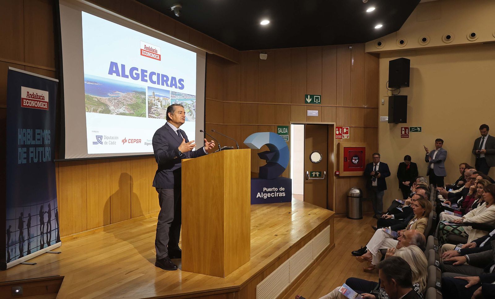 Imágenes de la presentación de la revista Andalucía Económica en Algeciras