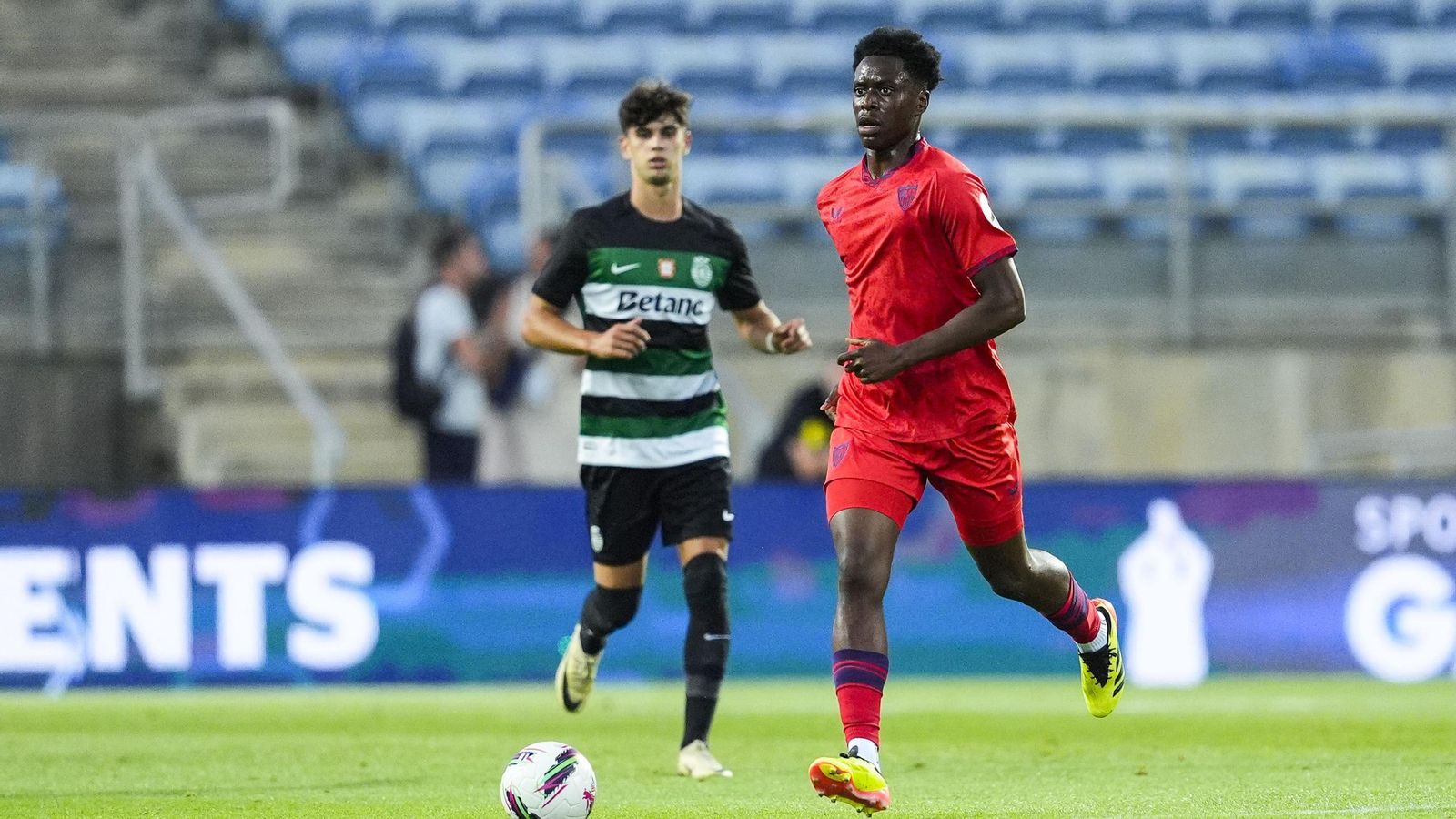 Sambi Lokonga, en su debut con el Sevilla.