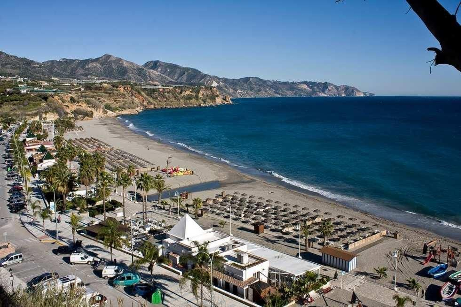 Playa de Burriana, Nerja Playas en Málaga de referencia