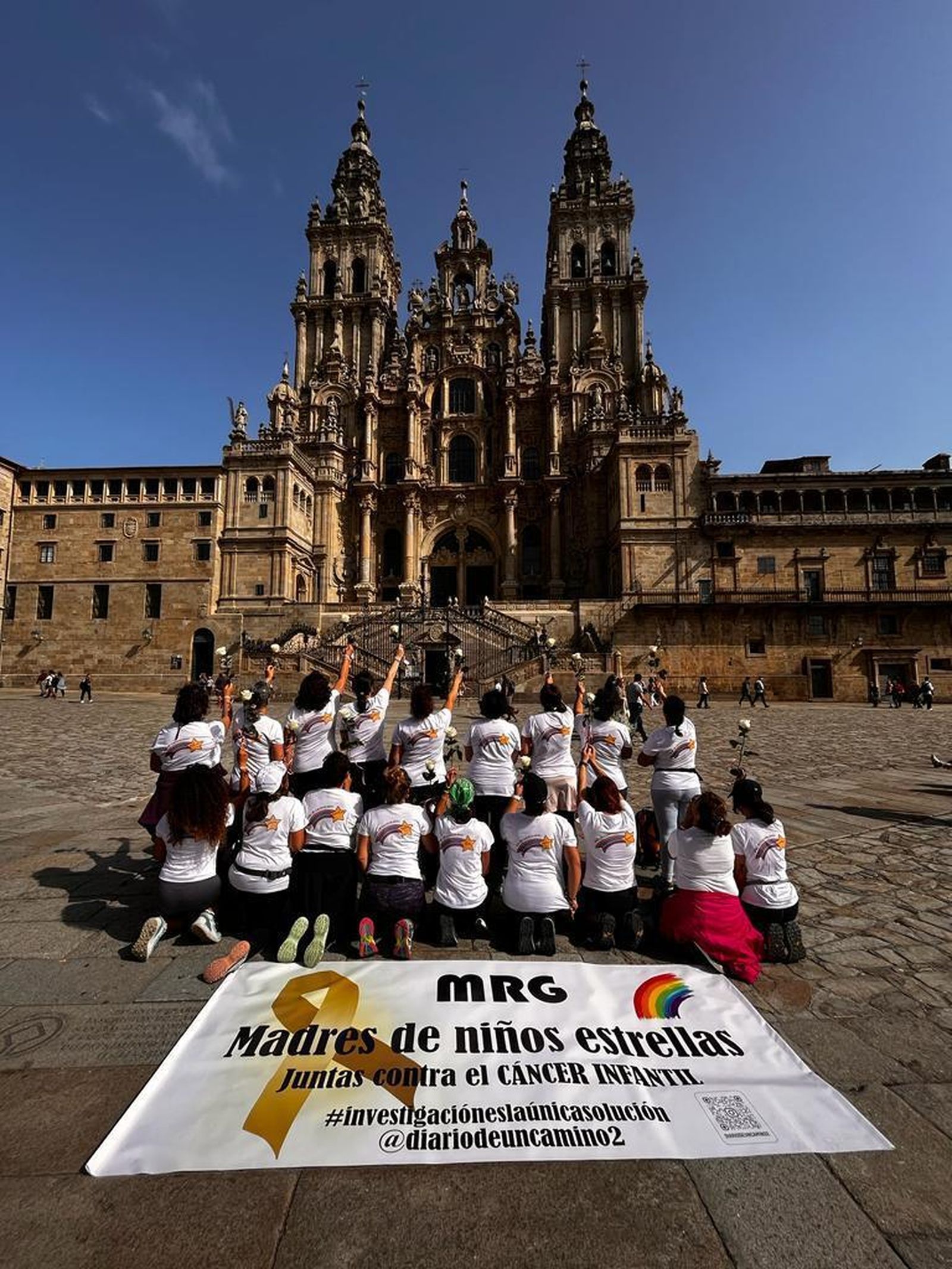 Madres de 'niños estrellas' junto a la Catedral.