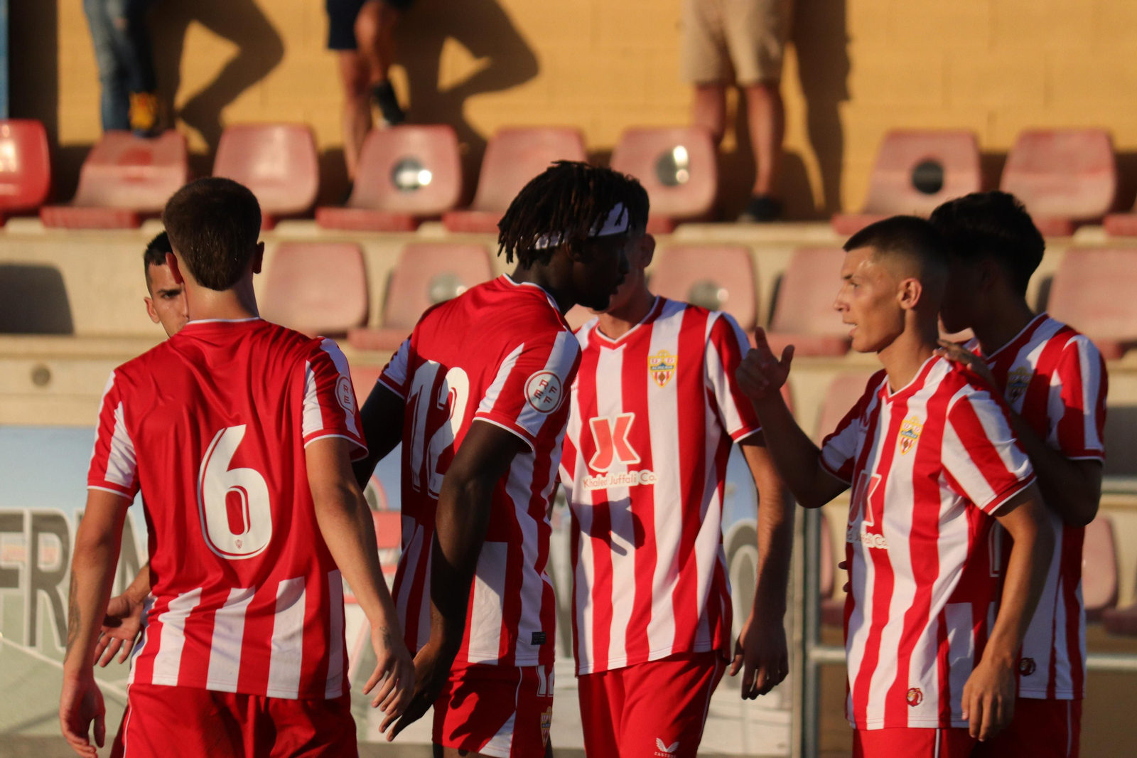 Los jugadores del plantel unionista celebran uno de los goles de este curso
