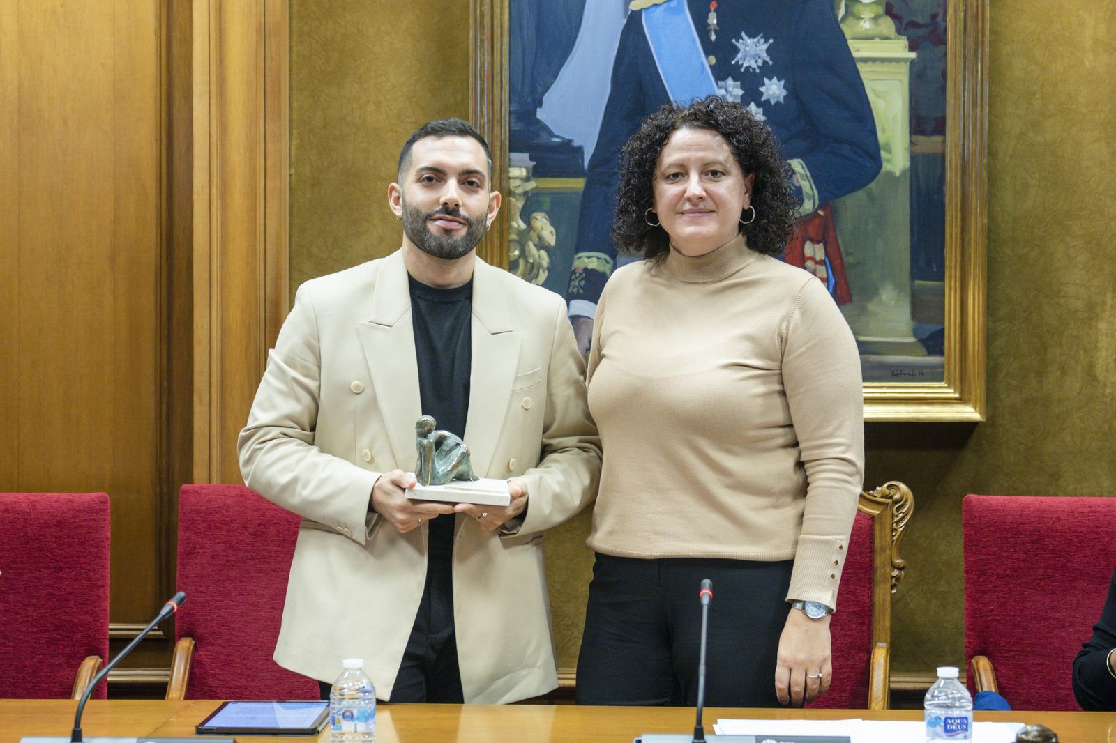 Antonio Jesús Cazorla Castellón con la diputada Nuria Rodríguez.
