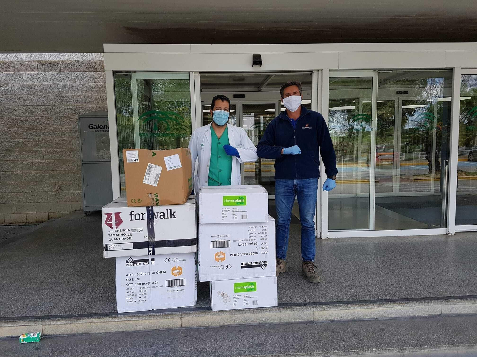 Entrega de material en el Juan Ramón Jiménez.