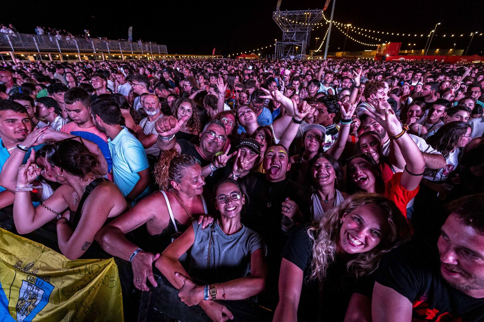 Búscate en las fotos del concierto de Melendi en Cádiz