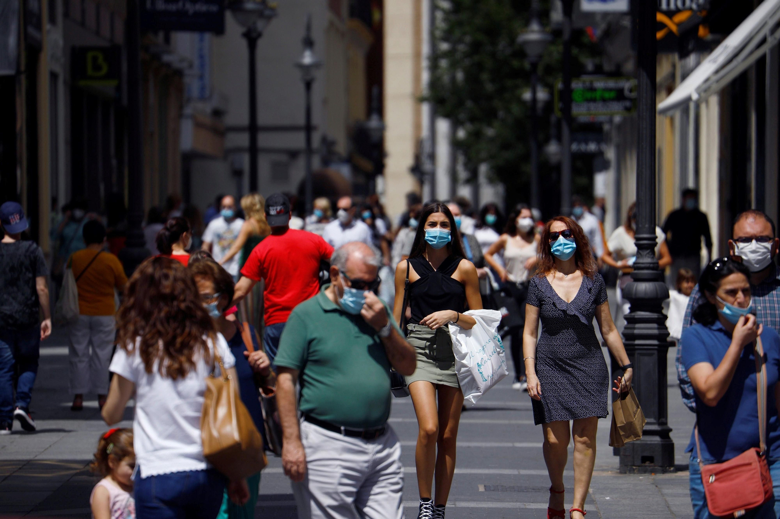 Gente pasea por el centro de Córdoba. Gente pasea por el centro de Córdoba.
