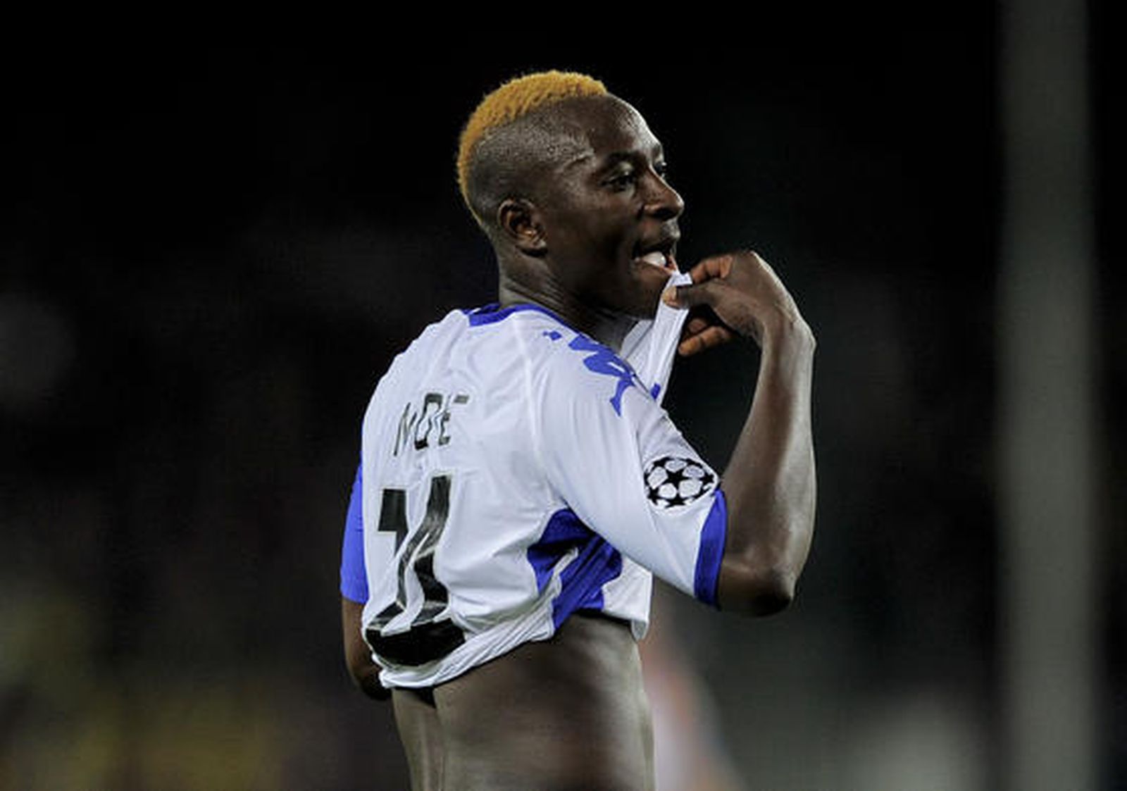 El Barcelona supera al Copenhague en el Camp Nou. / AFP