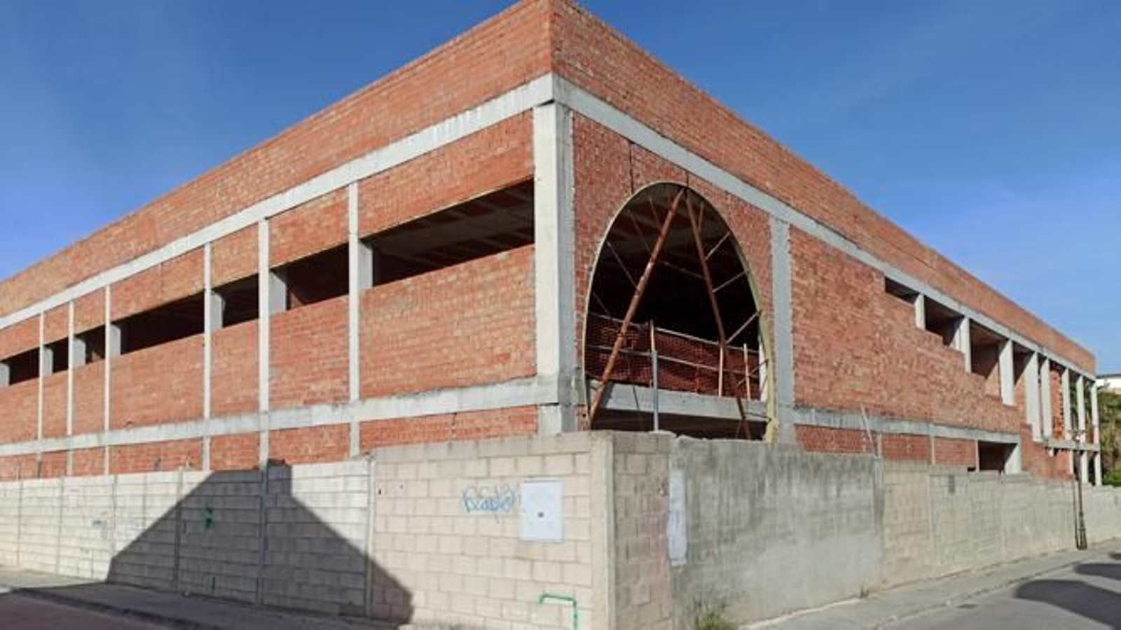 Estructura del inmueble iniciado por el Gobierno central en Lucena.