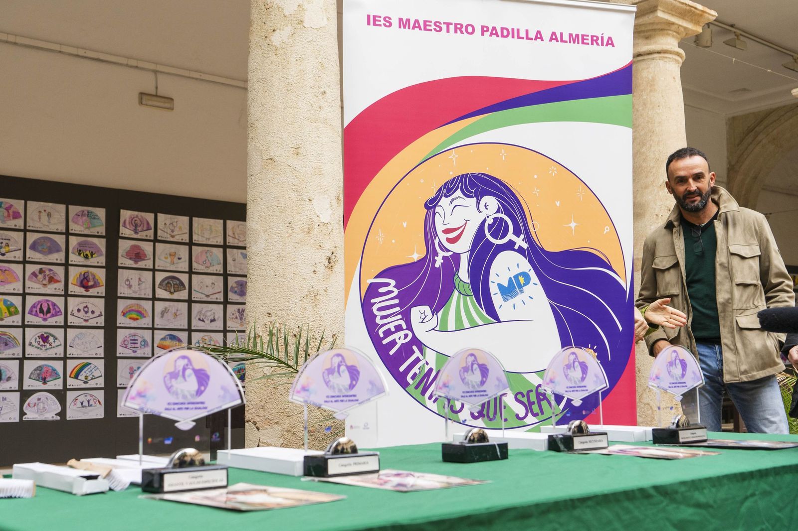 Las imágenes de los premios de la VII Edición del Concurso Intercentros 'Dale al Arte por la Igualdad'