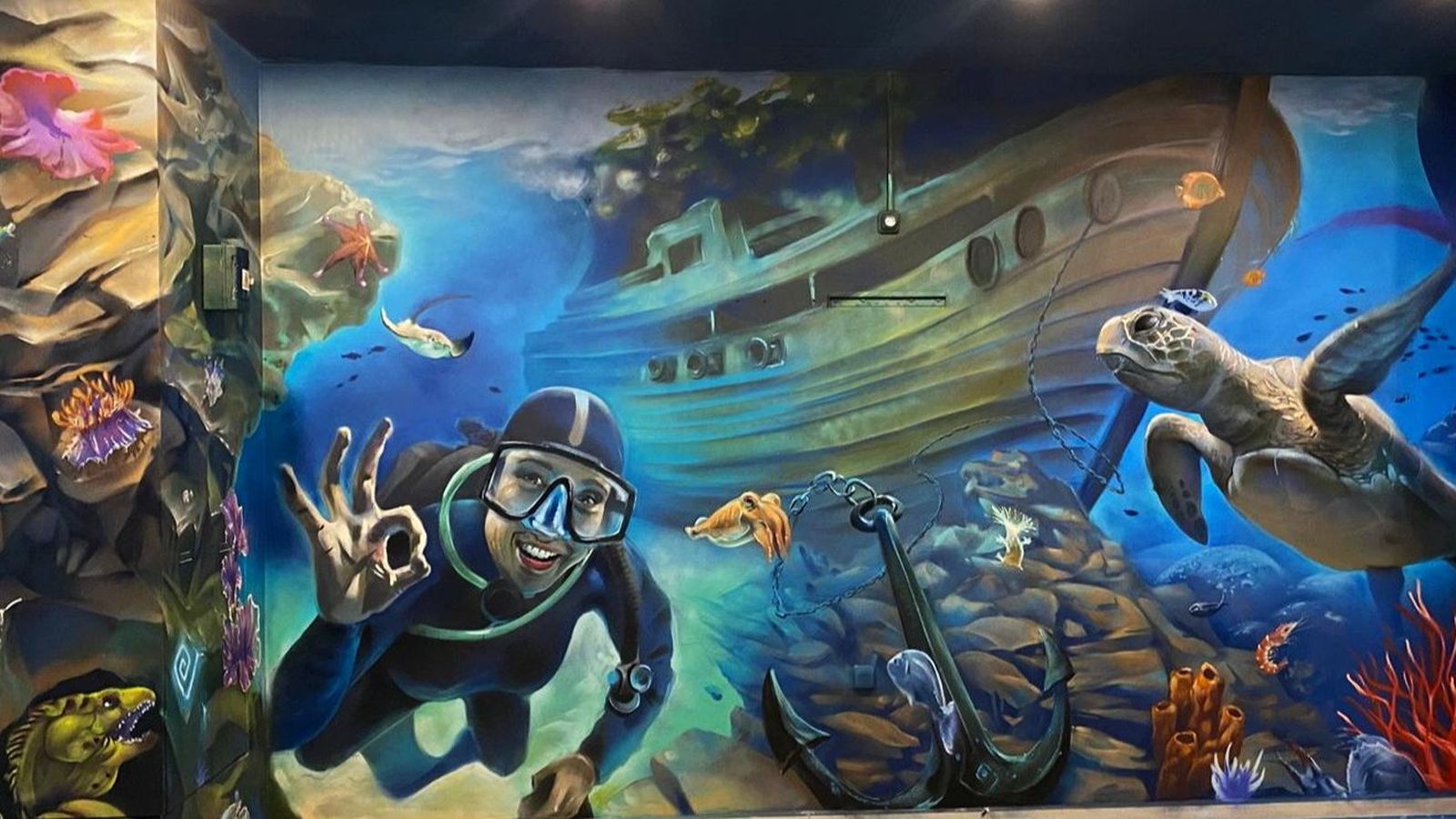 Imagen de uno de los murales que forman parte del acuario de Almuñécar