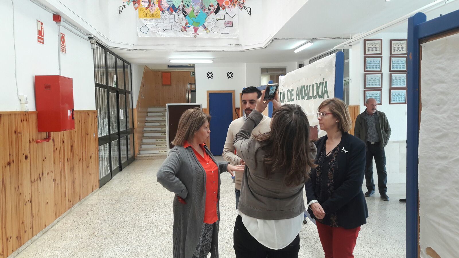 La alcaldesa Mamen Sánchez acudió al CEIP La Unión para comprobar los daños
