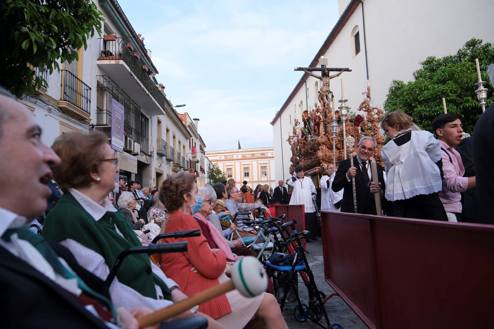 El vía crucis del Cristo de la Providencia de Córdoba, en imágenes