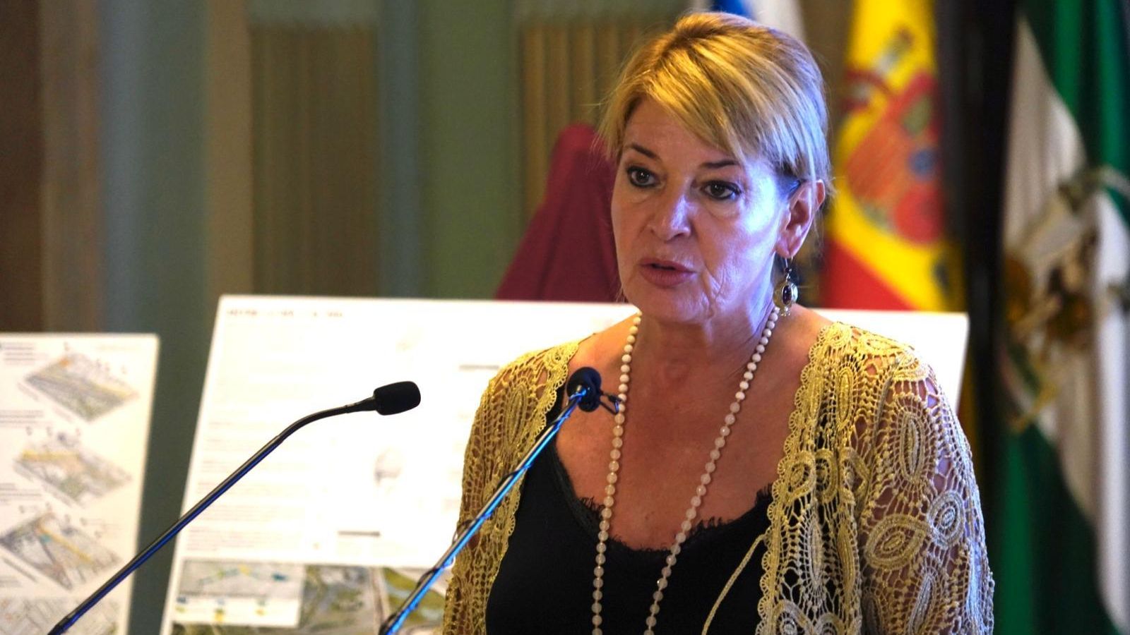 La alcaldesa de Huelva, Pilar Miranda, durante la presentación del proyecto ganador. La alcaldesa de Huelva, Pilar Miranda, durante la presentación del proyecto ganador.