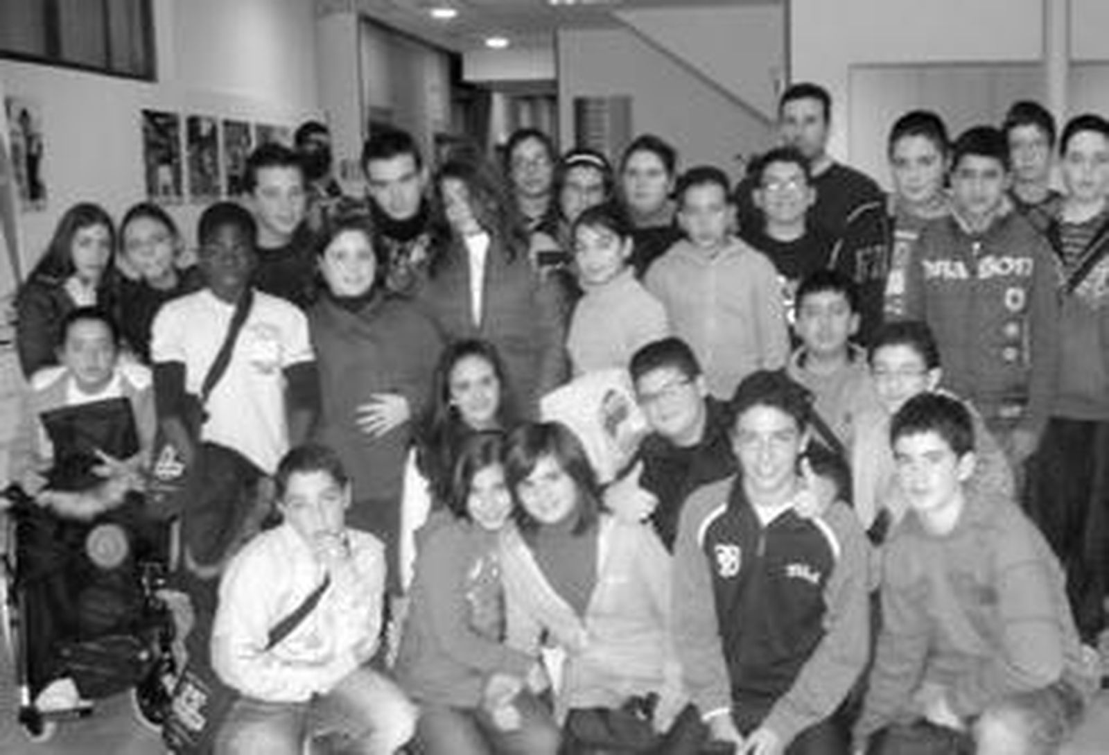 Una treintena de alumnos del Instituto de Enseñanza Secundaria (IES) Pablo Neruda de Huelva han participado en la primera partida exprés de un  juego de simulación empresarial.