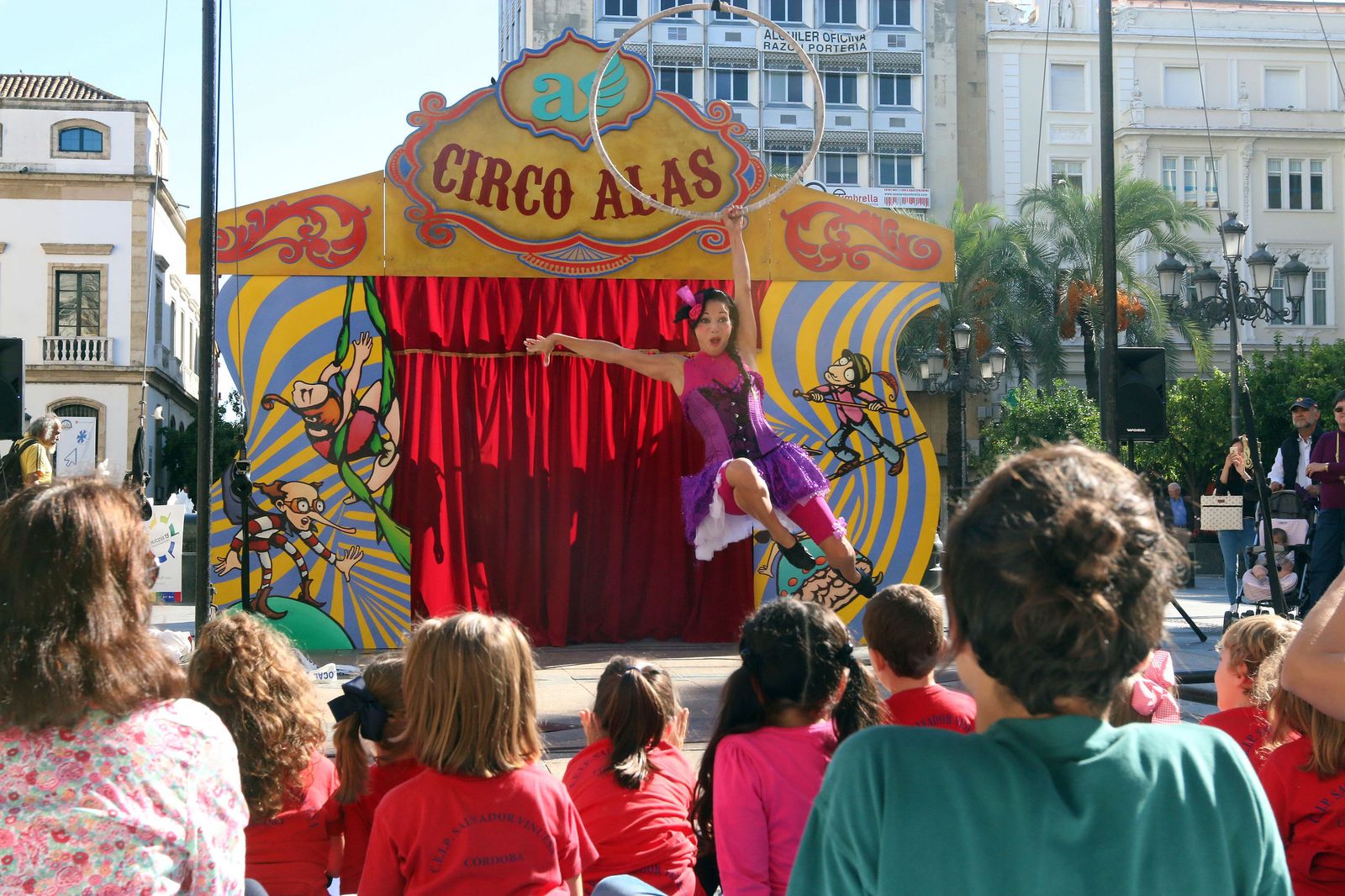 Espectáculo de Alas Circo Teatro en las Tendillas.