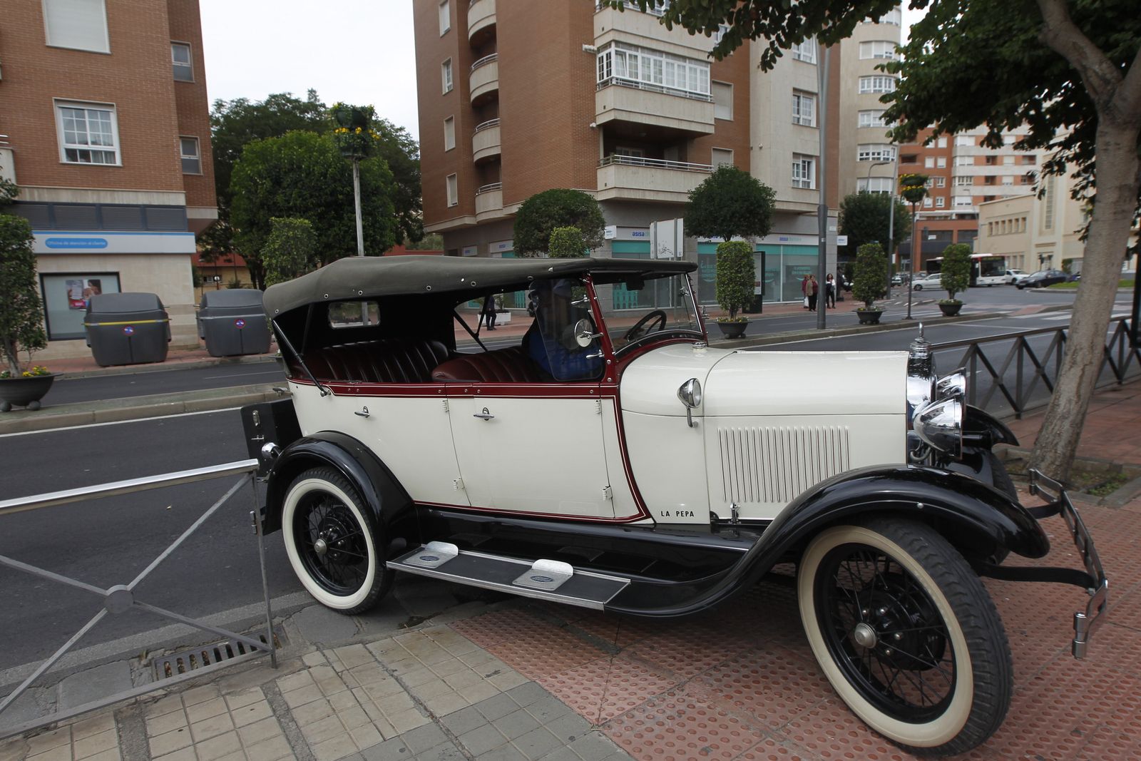 Fotogalería presentación XXX Ruta Vehículos Antiguos. Alcaldía de Almería