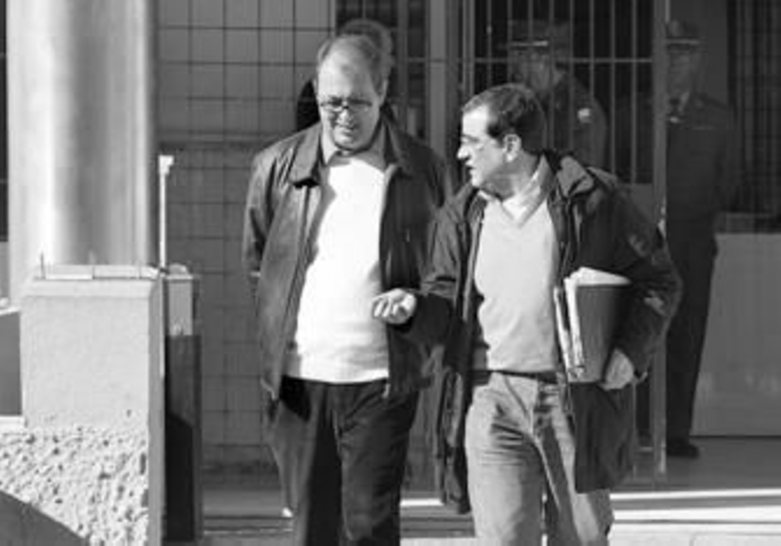 José Alfonso Ruiz Pau sale ayer del juzgado junto al letrado Ricardo Fernández de Vera.