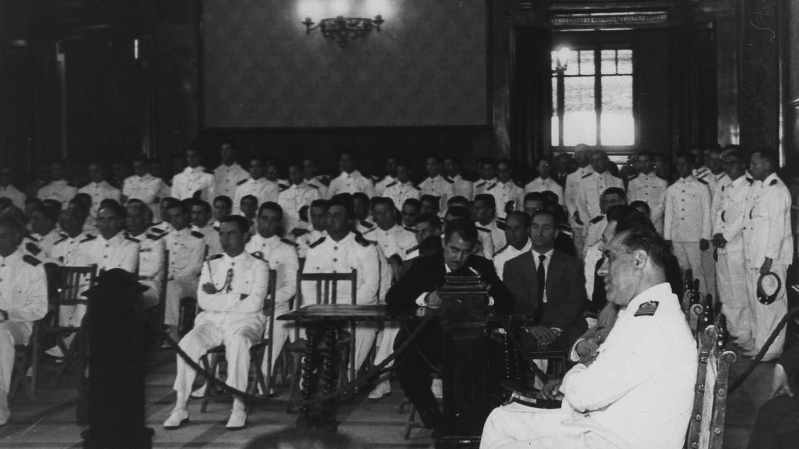 ACTO DE ENTREGA DE LA BANDERA AL DRAGAMINAS EN EL AYUNTAMIENTO