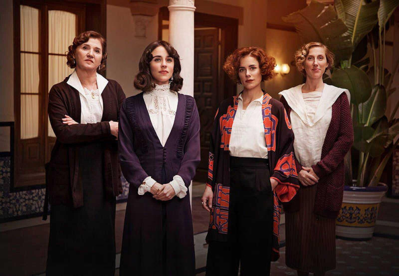 Las redes sociales alaban que la serie ensalce los valores del feminismo y el buen trabajo de sus actrices.