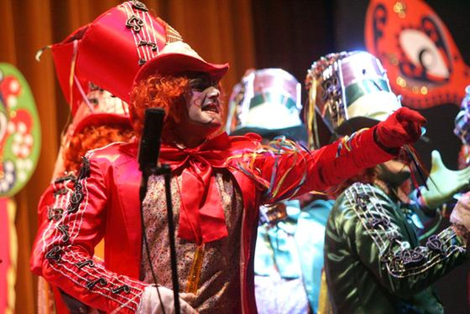 Comparsa algecireña 'El baúl de los locos'

Foto: José María Quiñones