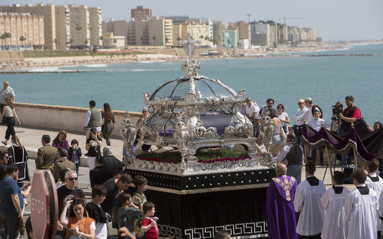 Las imágenes de la cofradía del Santo entierro en la Semana Santa de Cádiz 2022