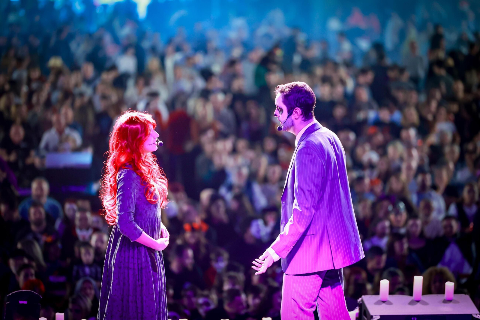 La plaza del Rey, repleta de público durante el espectáculo ‘Halloween, el musical familiar’.
