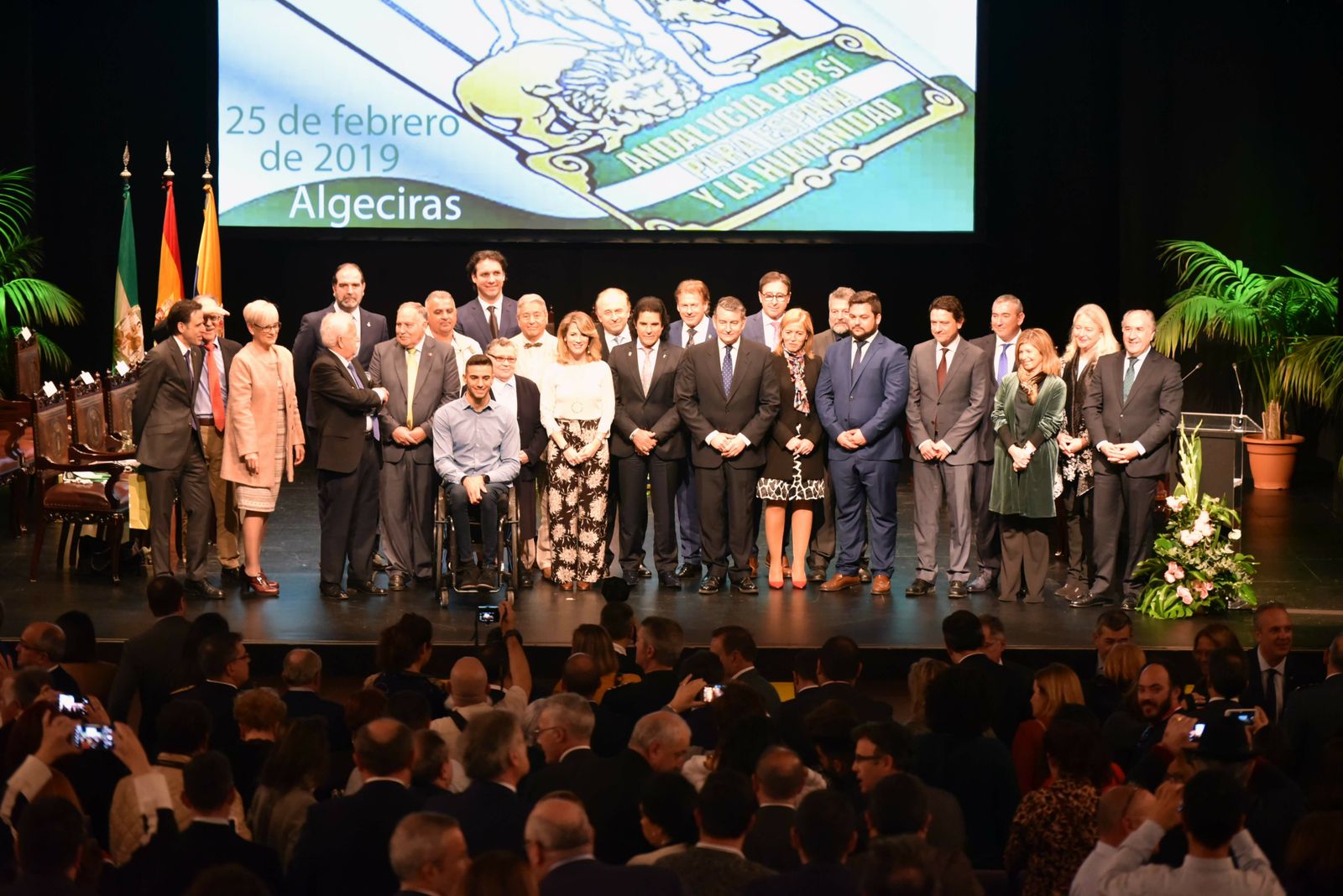 Foto de familia de los premiados