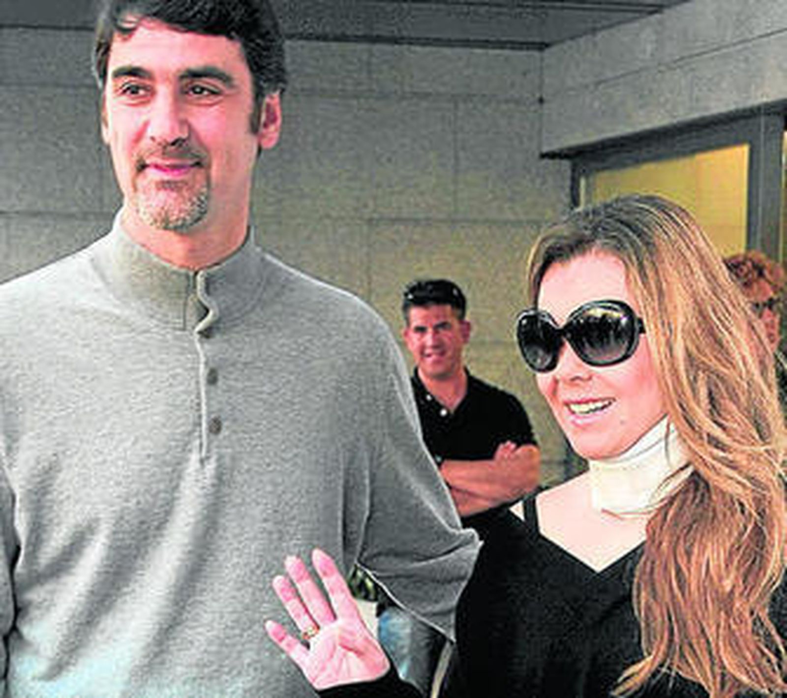 Campanario abandona la clínica sevillana donde fue intervenida de dos hernias de disco.