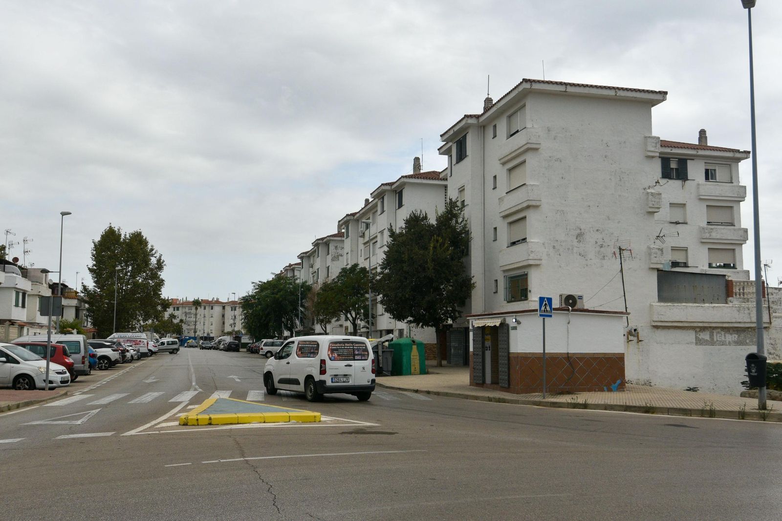 La calle Antonio Machado en la barriada del Saladillo.