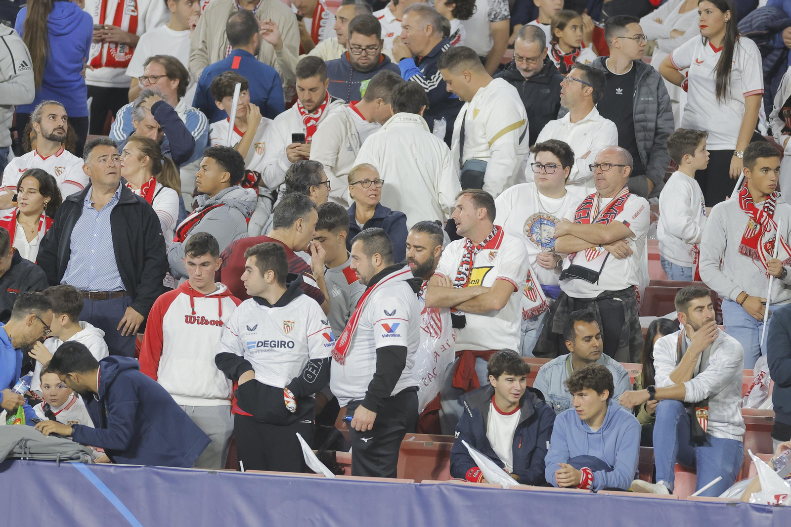 Búscate en las fotos del Sevilla-Arsenal