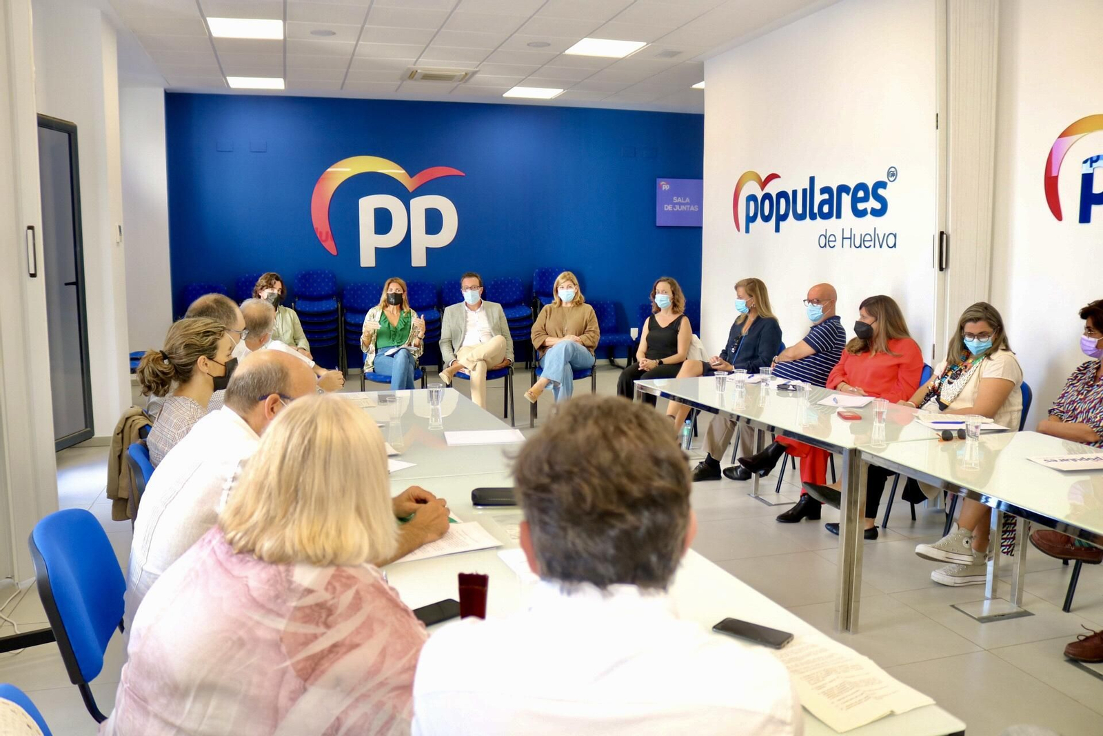 Reunión del Foro de la Sanidad del PP con el colectivo médico y el de enfermería